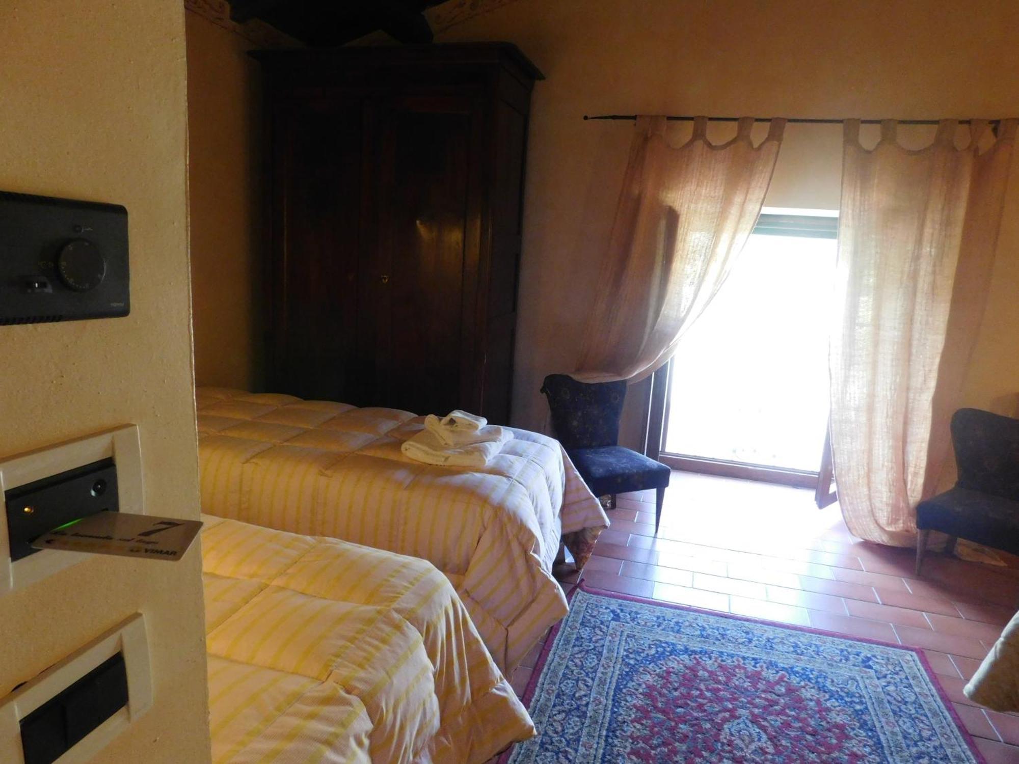 Locanda Sul Lago سانتو ستيفانو دي سيسانيو الغرفة الصورة